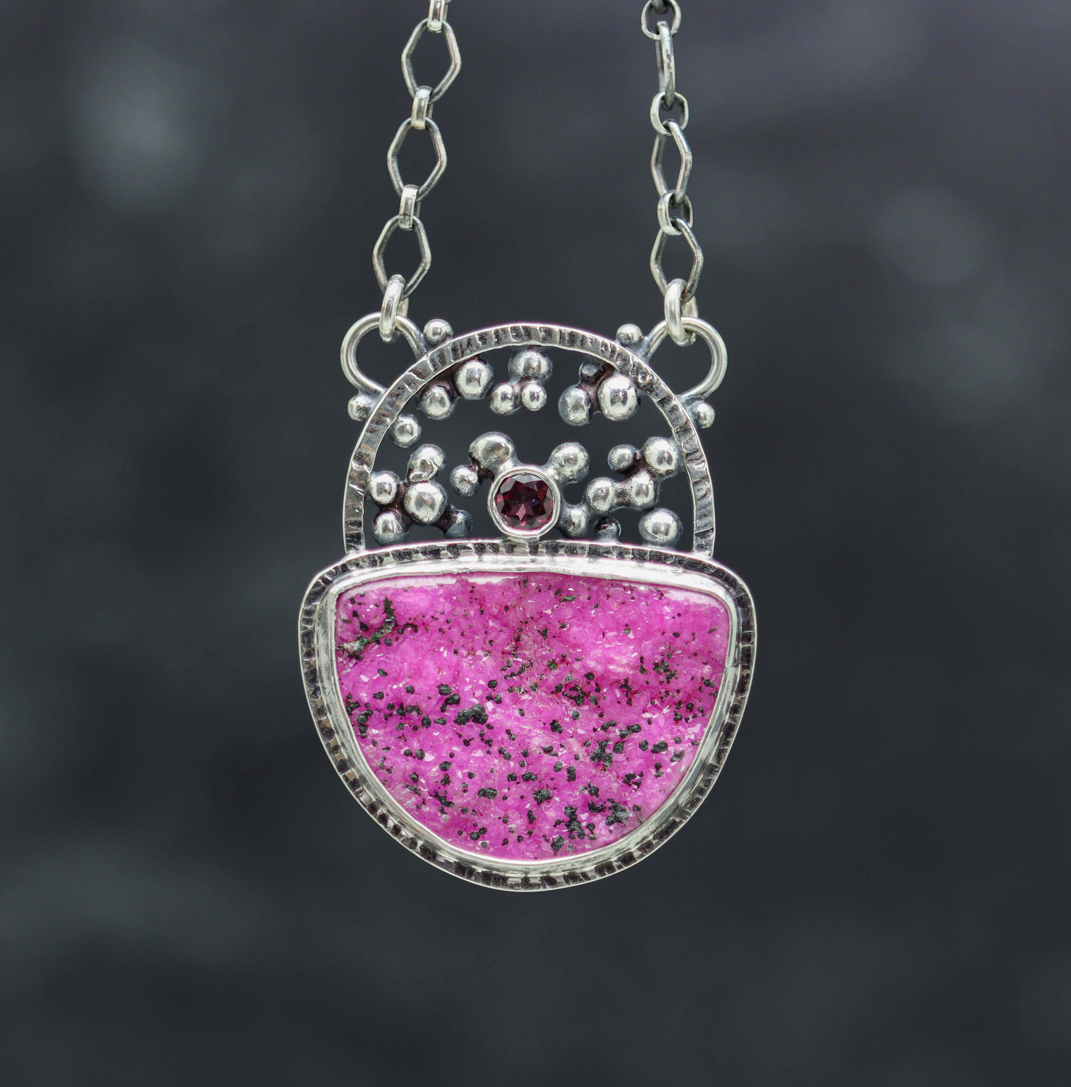 Cobalto Calcite and Rhodolite Garnet Necklace in Sterling Silver