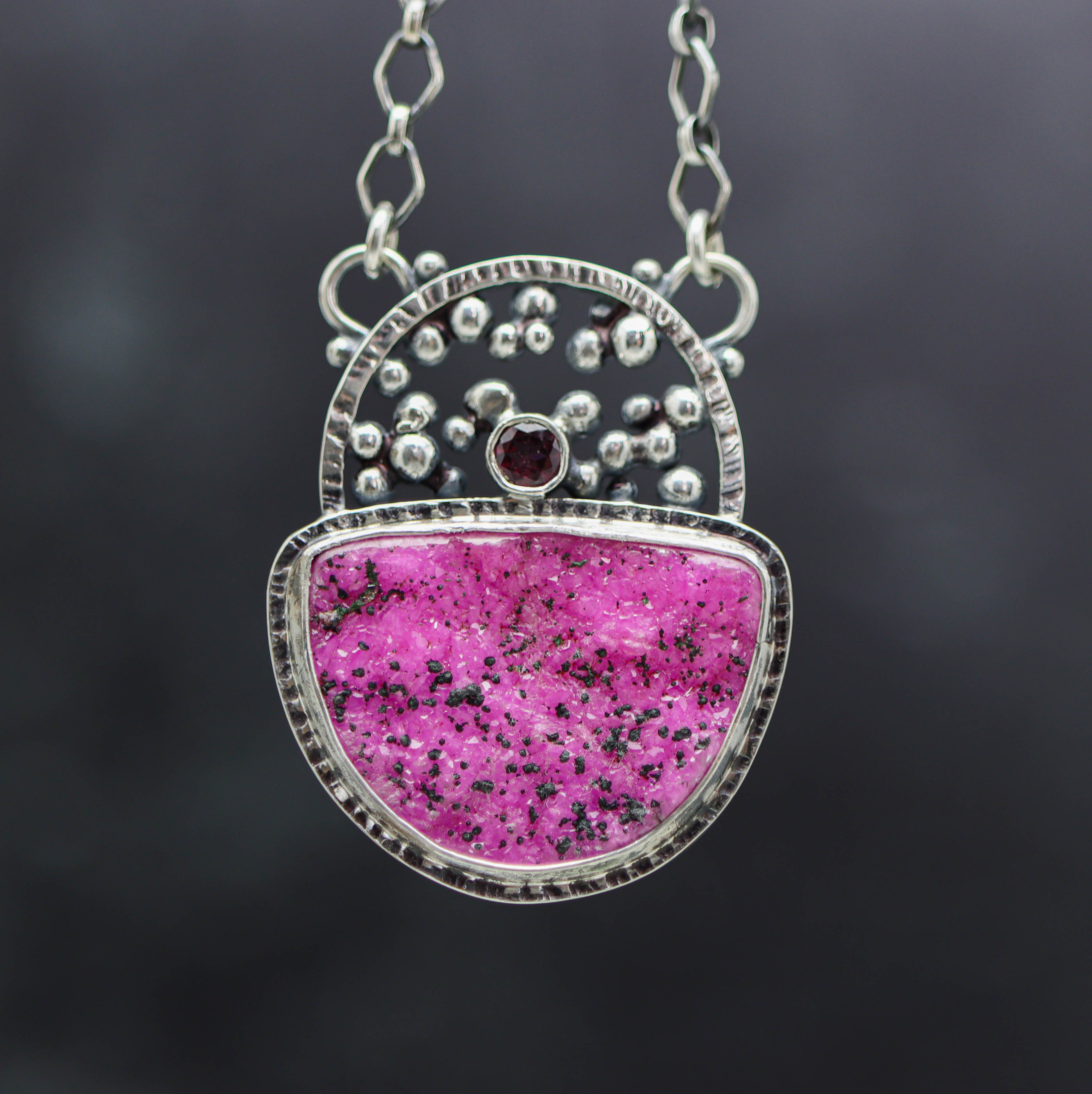 Cobalto Calcite and Rhodolite Garnet Necklace in Sterling Silver