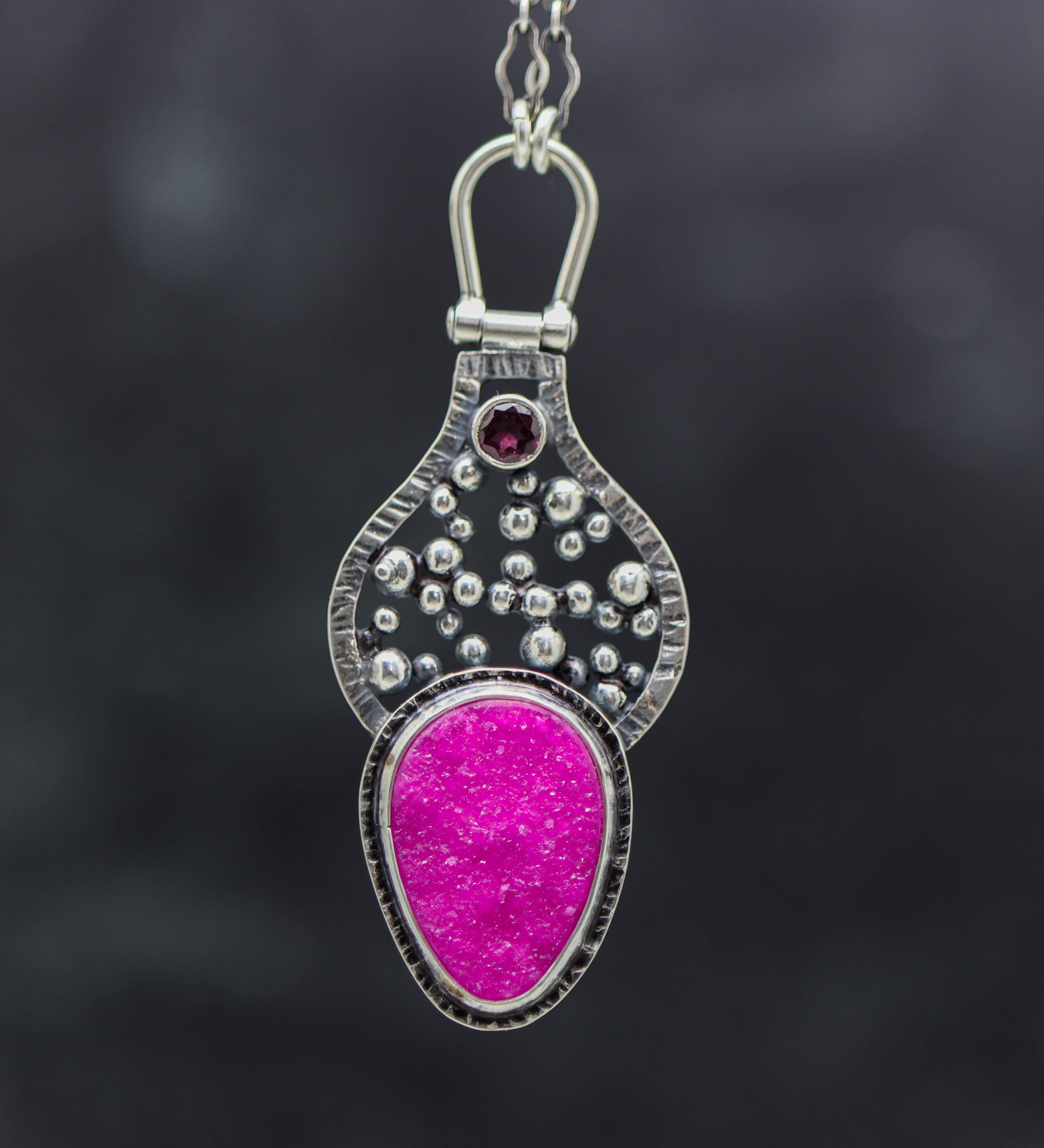 Cobalto Calcite and Rhodolite Garnet Necklace in Sterling Silver