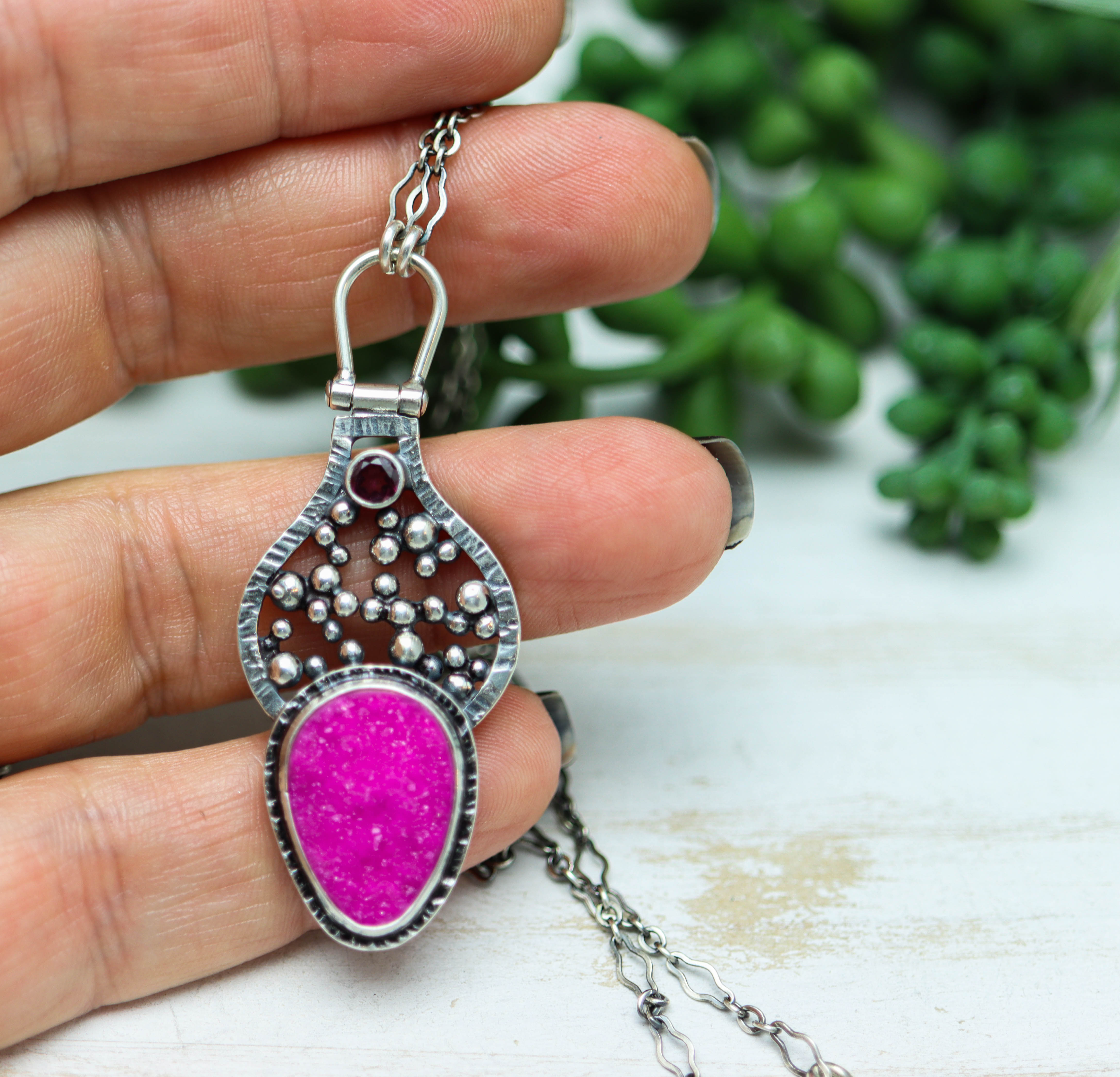 Cobalto Calcite and Rhodolite Garnet Necklace in Sterling Silver