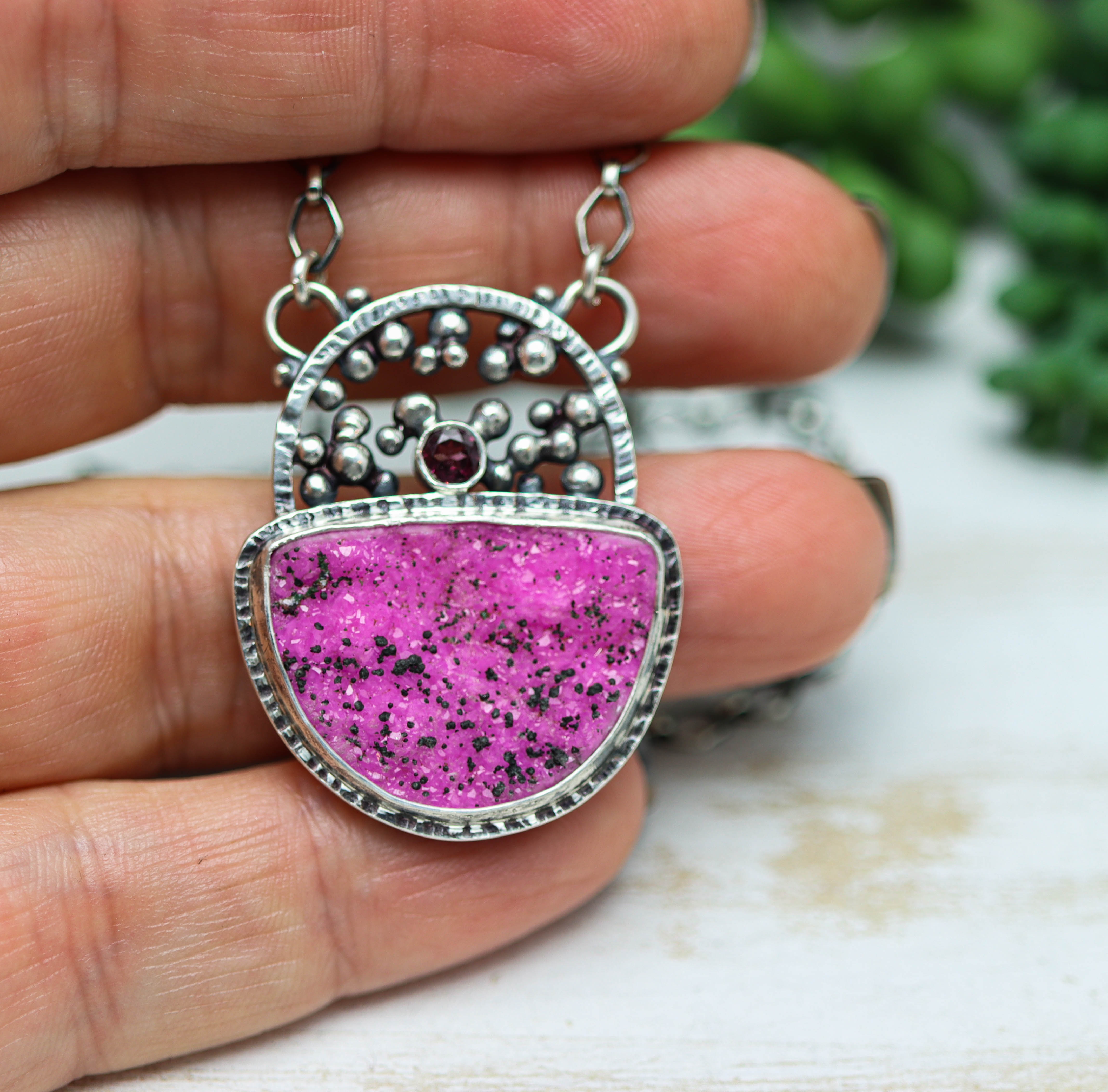 Cobalto Calcite and Rhodolite Garnet Necklace in Sterling Silver