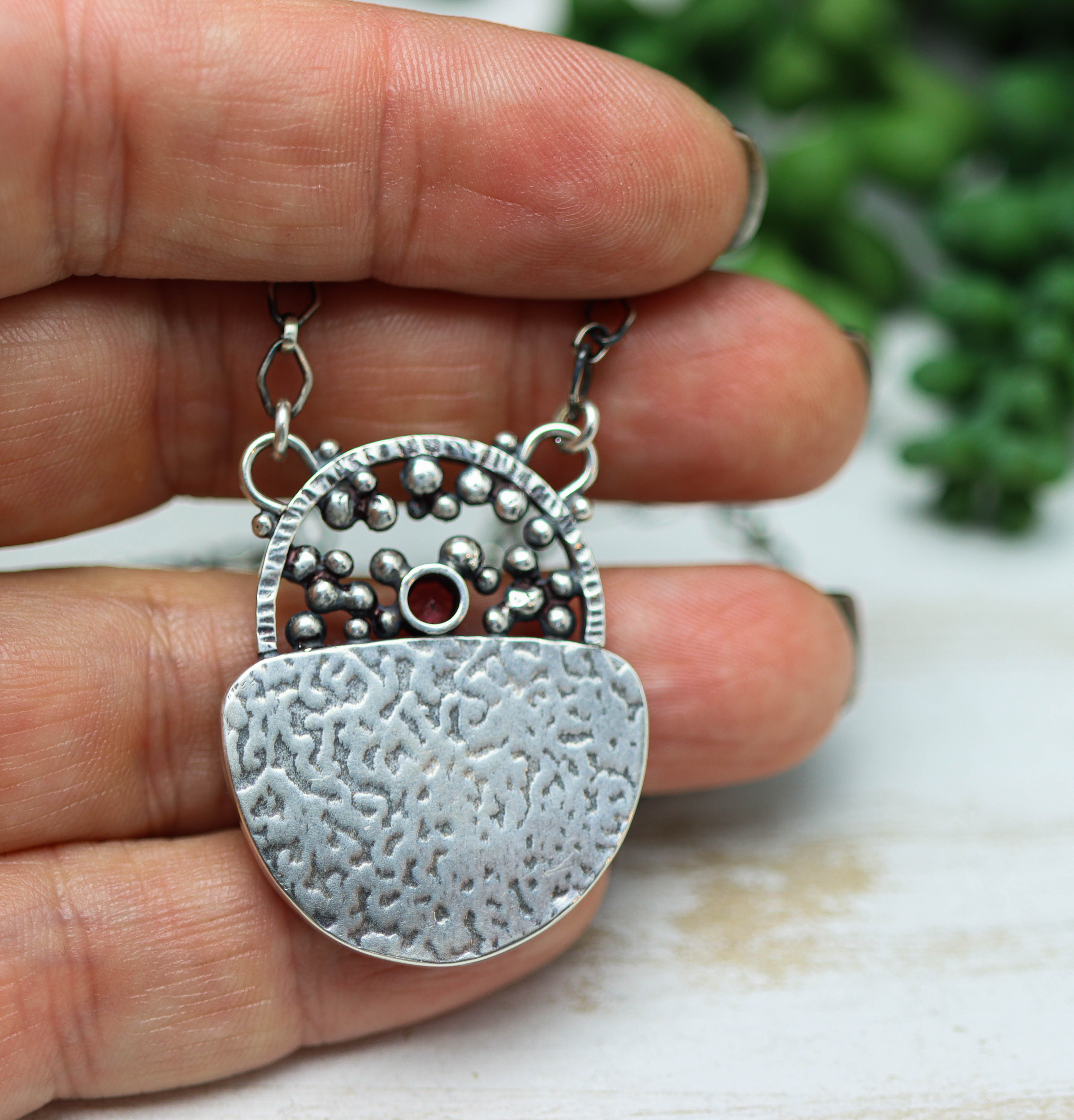 Cobalto Calcite and Rhodolite Garnet Necklace in Sterling Silver