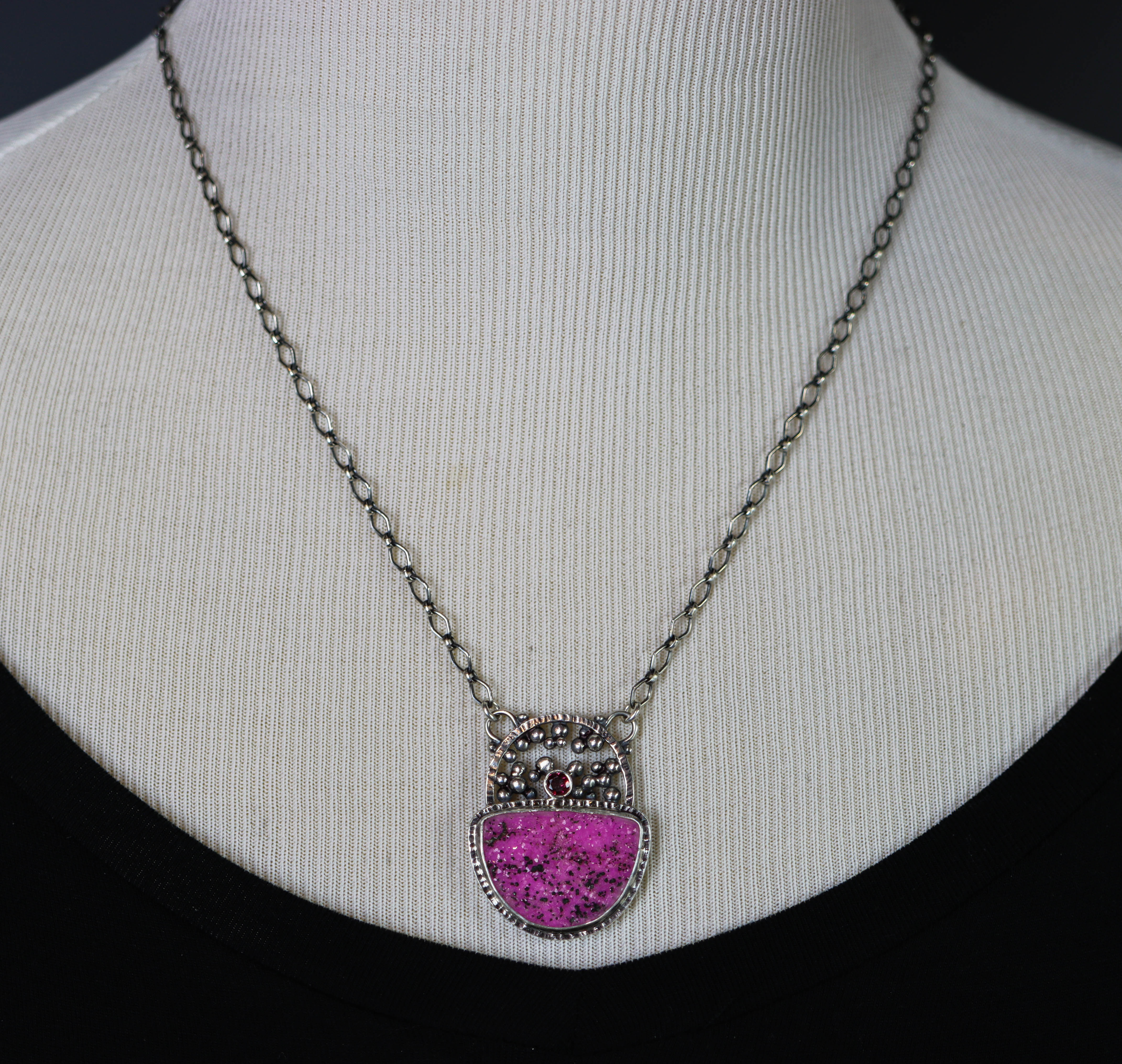 Cobalto Calcite and Rhodolite Garnet Necklace in Sterling Silver