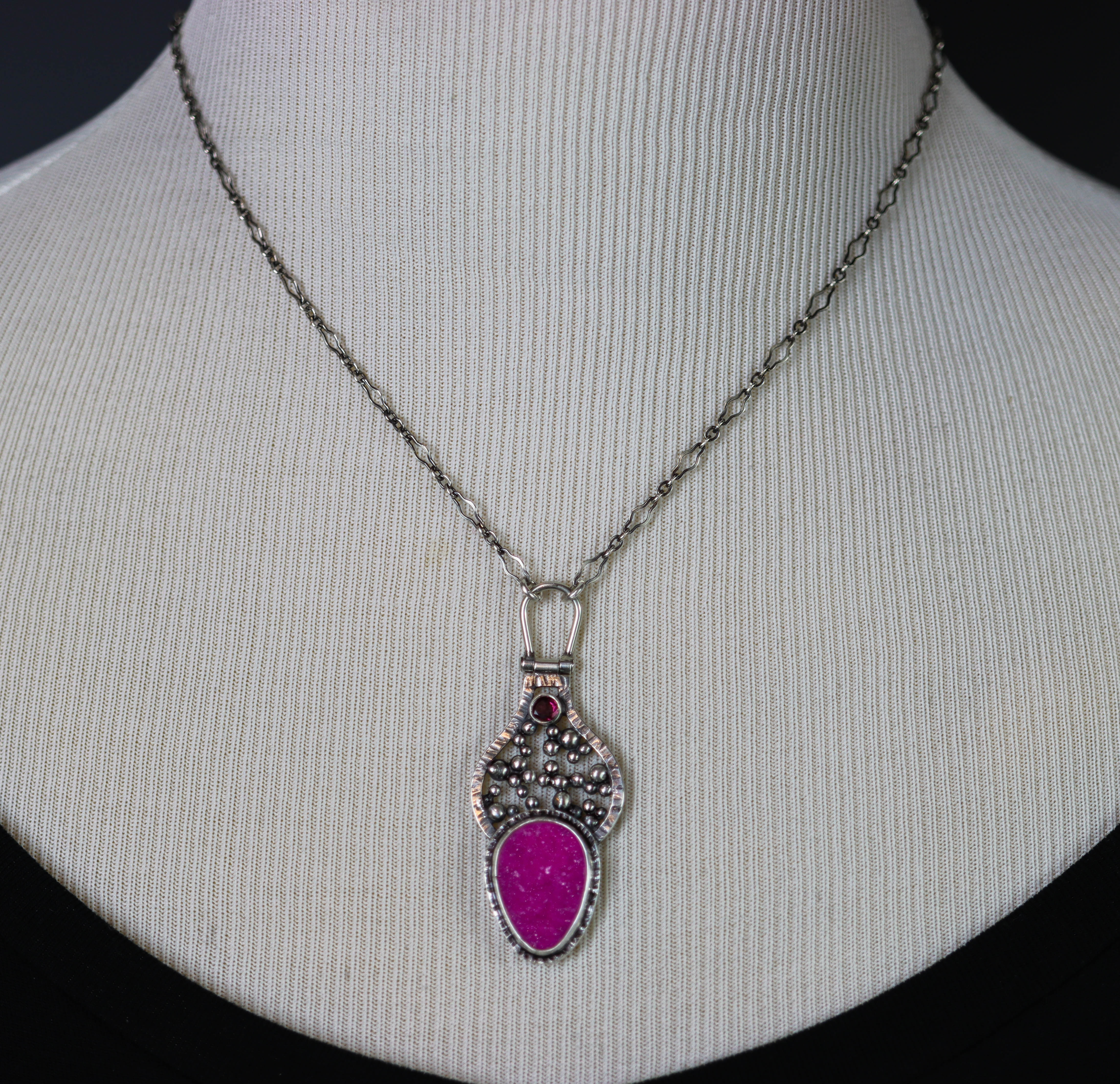 Cobalto Calcite and Rhodolite Garnet Necklace in Sterling Silver